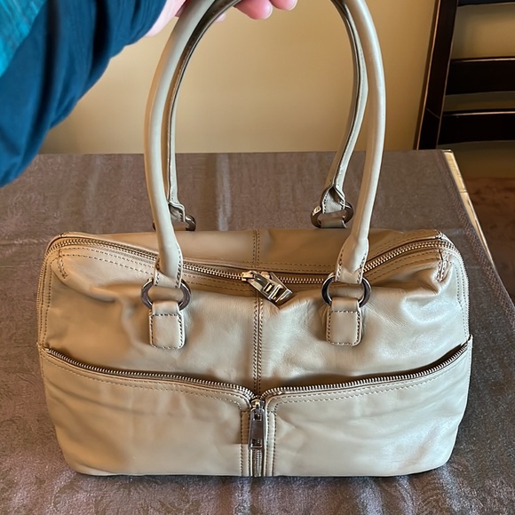 Danier leather handbag - Picture 10 of 13